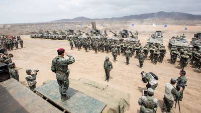 Excomandante de la Fuerza Terrestre le responde a Patiño Excomandante de la Fuerza Terrestre le responde a Patiño
