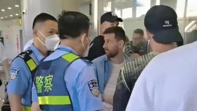 V&Iacute;DEO: Lionel Messi fue detenido por problemas en migraci&oacute;n en China