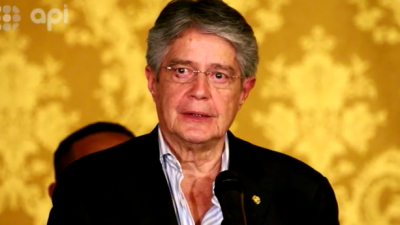 Guillermo Lasso acepta renuncia de C&eacute;sar Monge con voz entrecortada 