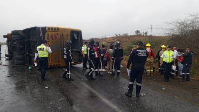 Al menos 15 heridos al volcarse un autobús privado en Santa Elena Al menos 15 heridos al volcarse un autobús privado en Santa Elena