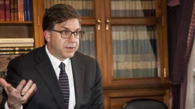 "No se requiere una base militar (americana) en Ecuador" "No se requiere una base militar (americana) en Ecuador"
