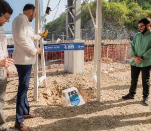 La primera piedra fue colocada el 27 de agosto de 2026 por directivos de Minutocorp y Balandra Cruz del Sur.