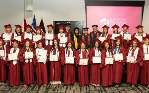 Estudiantes graduados de MBTU Miami en el 2025.