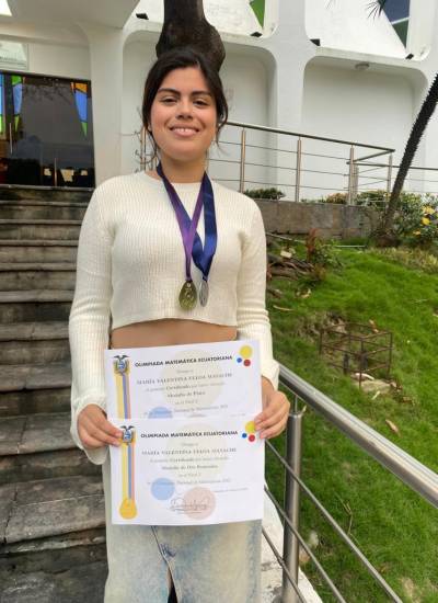 Valentina Ulloa Masache, la estudiante machaleña de 16 años viajará el 10 de abril a Portorož (Eslovenia) para representar el Ecuador en la EGMO, las Olimpiadas femeninas europeas de matemáticas.