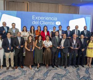 Representantes de las empresas ganadoras del PXI 2026 posan junto a sus galardones.