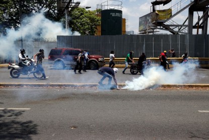 Se encienden las protestas en intento de golpe contra Maduro