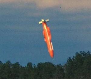Imagen de archivo del 11 de marzo de 2003, cortesía de la Fuerza Aérea de los EE. UU., que muestra el prototipo de la bomba GBU-43/B (Massive Ordnance Air Blast).