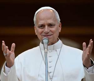 Papa León XIV fue sometido a una intervención quirúrgica para extraerle un tumor en el pulmón.