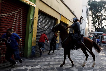 Barricadas y paros sectoriales en varias ciudades brasileñas