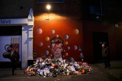 Un colorido adios al camaleónico Bowie