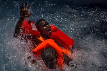 Una foto del &quot;odio de nuestra época&quot; gana el World Press Photo