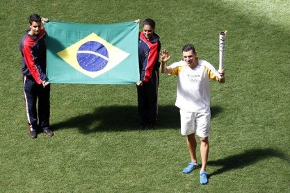 El fuego olímpico llega a un Brasil políticamente estremecido