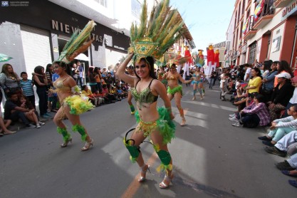 Arte y cultura en el alegórico desfile por las fiestas de Loja