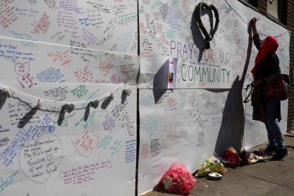 Mensajes de solidaridad con los afectados por el colosal incendio en Londres