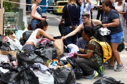 Mensajes de solidaridad con los afectados por el colosal incendio en Londres