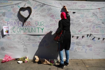 Mensajes de solidaridad con los afectados por el colosal incendio en Londres