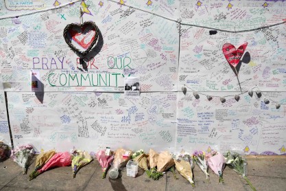 Mensajes de solidaridad con los afectados por el colosal incendio en Londres