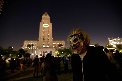 Tributo a Adam West en el ayuntamiento de Los Ángeles