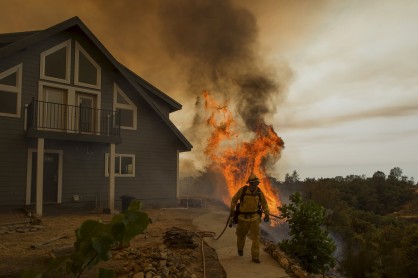 Incendios arrasan con miles de hectáreas en California