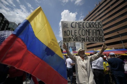 Ecuador, pendiente de los escrutinios
