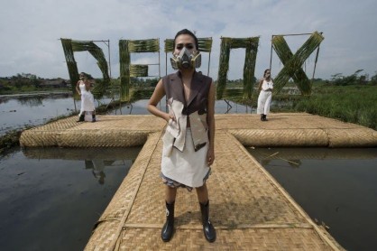 &quot;Desintox&quot;, un desfile de moda que denuncia la contaminación del medio ambiente