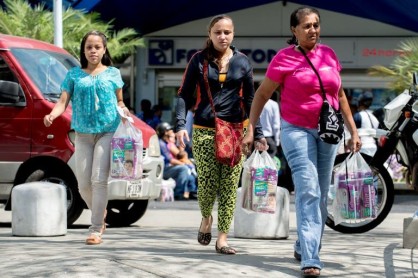 Las filas desesperan en Venezuela