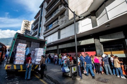 Las filas desesperan en Venezuela