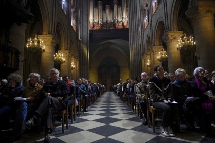 LUTO EN PARÍS: Misa en Notre Dame por las víctimas de los atentados