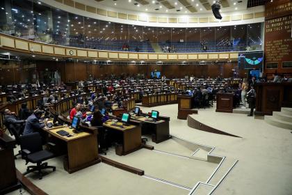 Asamblea aprobó informe de minoría de la Ley de Comunicación; Gobierno advierte acciones