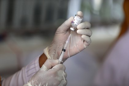 Una enfermera fue la primera persona vacunada contra la COVID-19 en Colombia