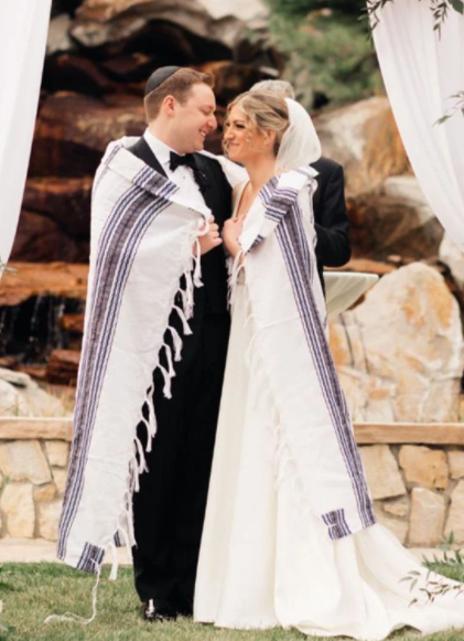 $!Sus madres eran mejores amigas, crecieron juntos, y se casaron