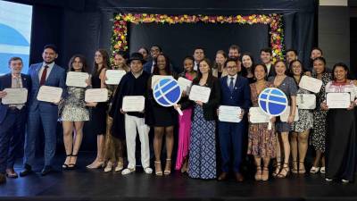 Fulbright Ecuador entregó 14 becas a destacados jóvenes para estudiar en Estados Unidos Fulbright Ecuador entregó 14 becas a destacados jóvenes para estudiar en Estados Unidos