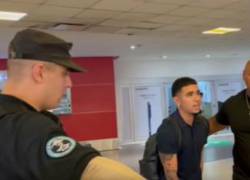 Páez arribó a la capital argentina con seguridad privada.