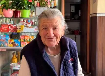 $!La historia de Anna combina trabajo, familia y resiliencia tras más de seis décadas al frente de su negocio.