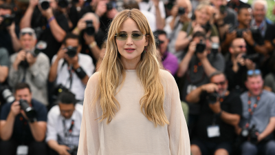 Jennifer Lawrence reflexiona sobre los desaf&iacute;os de la maternidad: 'El posparto te hace sentir como un alien&iacute;gena'