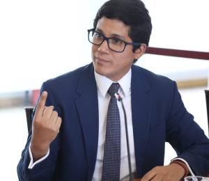 Milton Velásquez, magistrado de la Corte Nacional de Justicia, rompe el silencio tras allanamiento.
