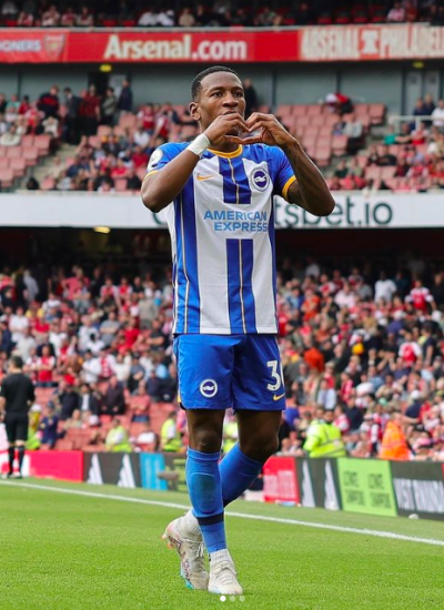 Pervis Estupiñán fue nombrado como el mejor jugador del mes de mayo por su equipo el Brighton.