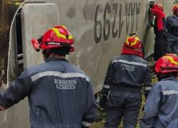 Trágico accidente en Azogues: Bus se vuelca y deja víctimas mortales