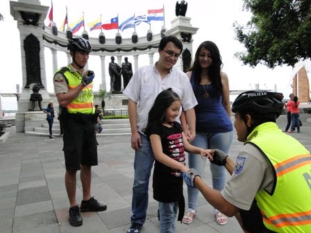 Aumenta presencia policial en centro comerciales por Navidad y Fin de Año