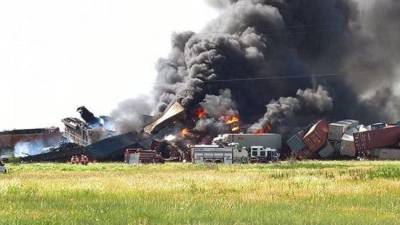 Choque frontal de dos trenes en Texas desata un gran incendio Choque frontal de dos trenes en Texas desata un gran incendio