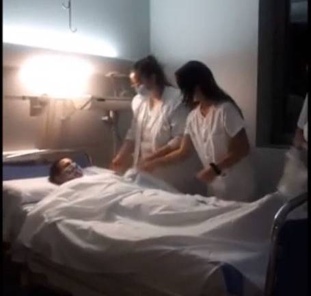 Enfermeras de un hospital de España se burlan de los muertos y generan polémica