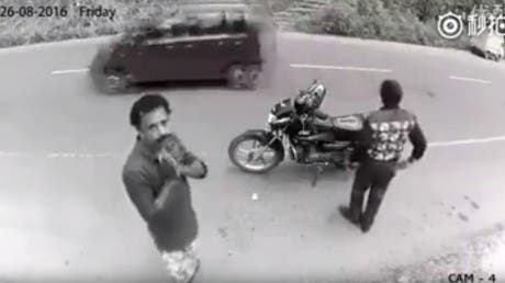 Mire cómo un ladrón pide perdón y se arrepiente antes del robo