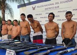 Ciudadanos detenidos en la ciudad de Guayaquil.