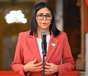 Además de solicitar a Inglaterra la liberación de oro venezolano, Delcy Rodríguez, presidenta interina de Venezuela, pidió al FMI que desbloqueara otros activos para enfrentar la recuperación del país.