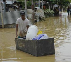 En Balao, provincia de Guayas, se ha registrado el desbordamiento de un río.