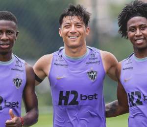 Alan Minda, Alan Franco y Ángelo Preciado durante un entrenamiento con el Atlético Mineiro.
