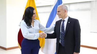 Verónica Abad ultima detalles para su viaje: se reunió con el embajador de Israel en Ecuador Verónica Abad ultima detalles para su viaje: se reunió con el embajador de Israel en Ecuador