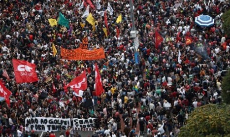 Miles protestan en Brasil contra el &quot;golpe&quot; de Temer