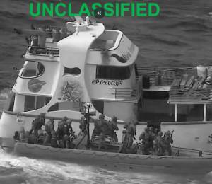 Captura de video que muestra cómo la embarcación ecuatoriana, referida como estación flotante, fue interceptada.