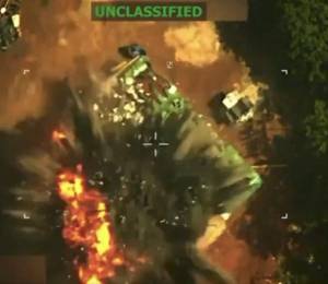 Fotografía que muestra la explosión de la edificación donde se hallaba el jefe criminal.